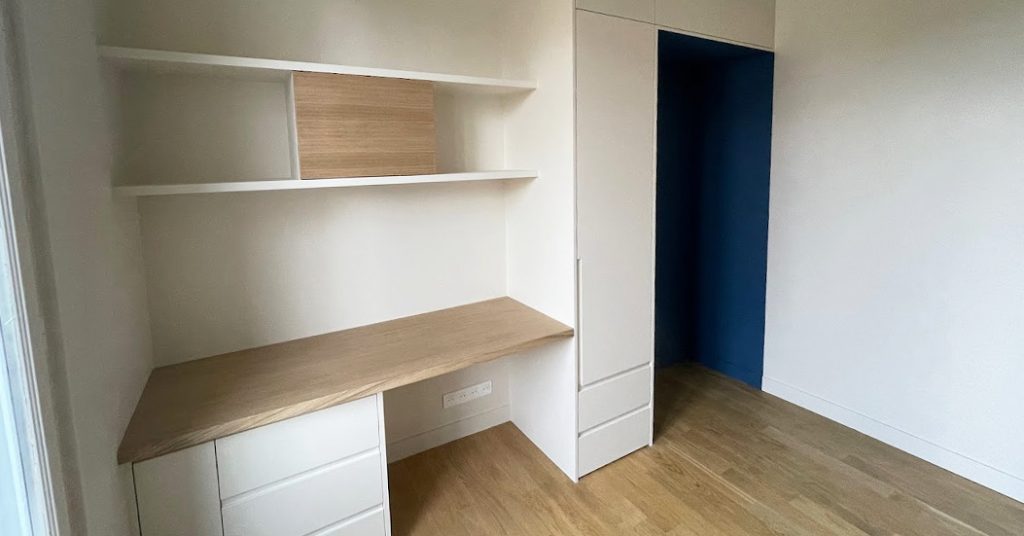 projet asnieres chambre adolescentes, menuiseries sur mesure avec tête de lit et bureau
