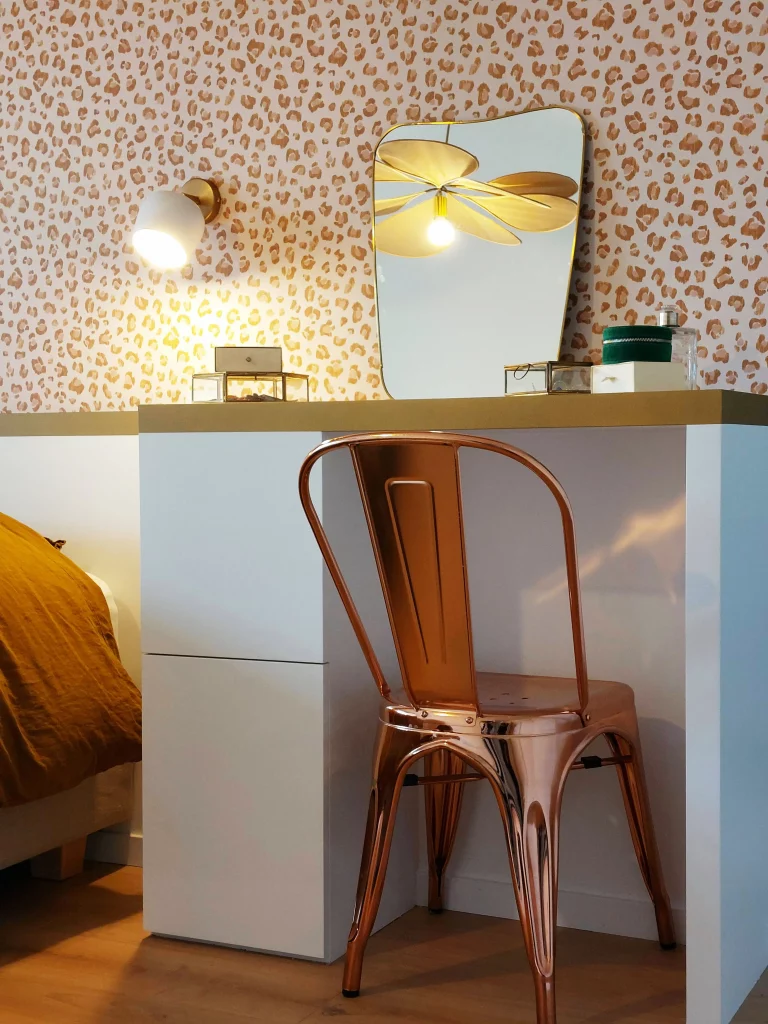 Coiffeur dessinée par une architecte d'intérieur du 92 et réalisé par un menuisier local