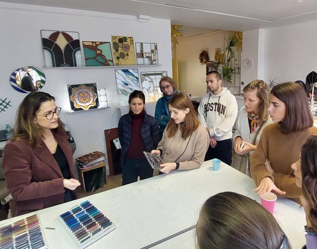 Découverte des vitraux d'Atelier Cocoroca pour les architectes d'intérieurs des évènements Les Apéros Déco