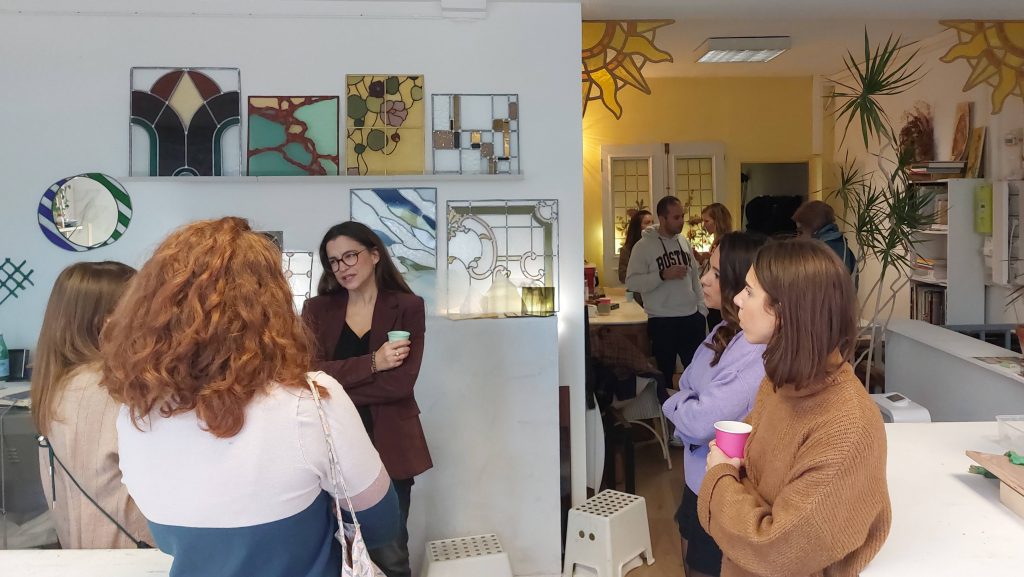 visite de l'atelier cocoroca dédiée aux vitraux à asnières sur seine